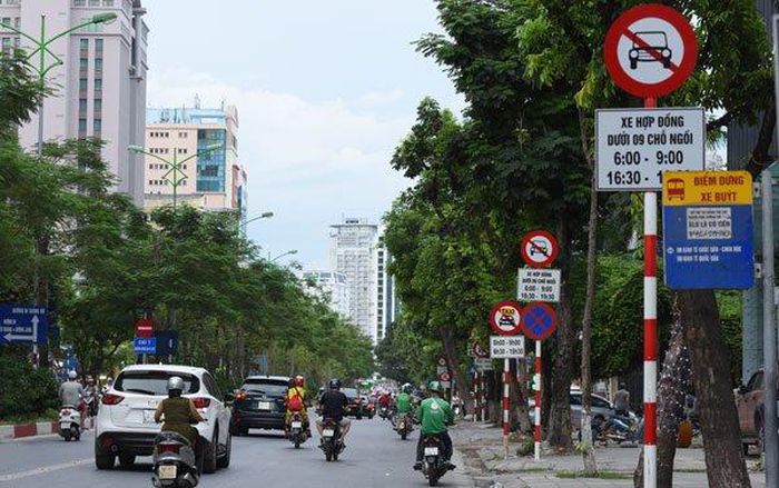 Không có biển cấm, dừng, đỗ xe ở 11 nơi này vẫn bị phạt!